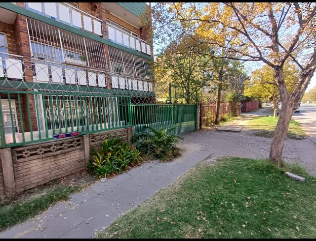 2 BEDROOM FLAT FOR SALE IN VEREENIGING CENTRAL
